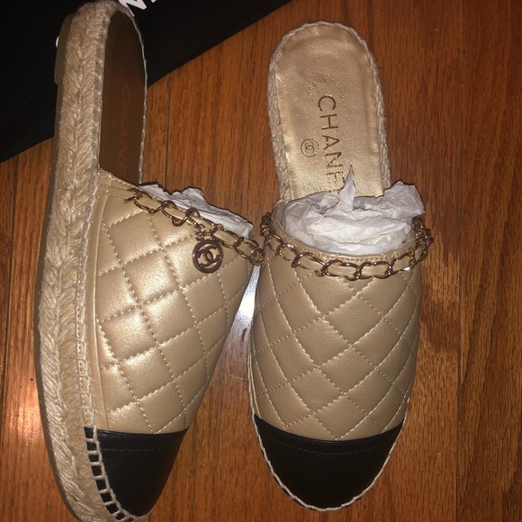 ‼️‼️ SOLD . HOST PICK‼️‼️💗💗Chanel Flats - Picture 13 of 16